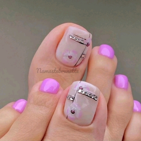 2/$16 Pink Floral Rhinestone Press on Toenails - Picture 1 of 17